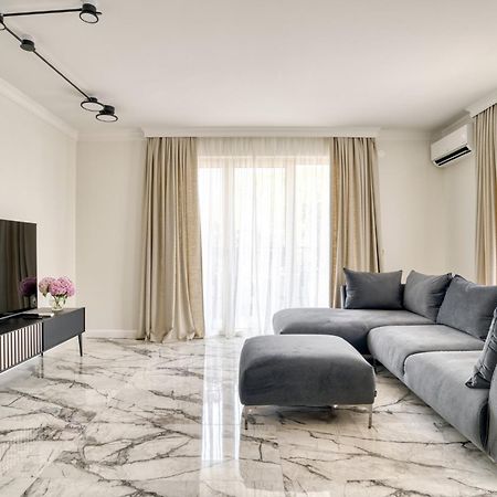 Ap Royal Oak - 2 Bedroom Apartment In Budua Esterno foto