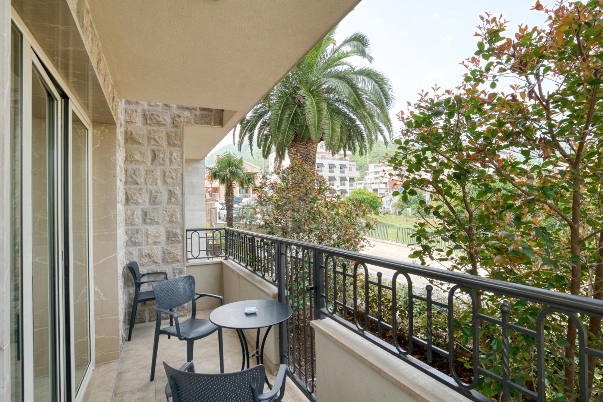 Ap Royal Oak - 2 Bedroom Apartment In Budua Esterno foto