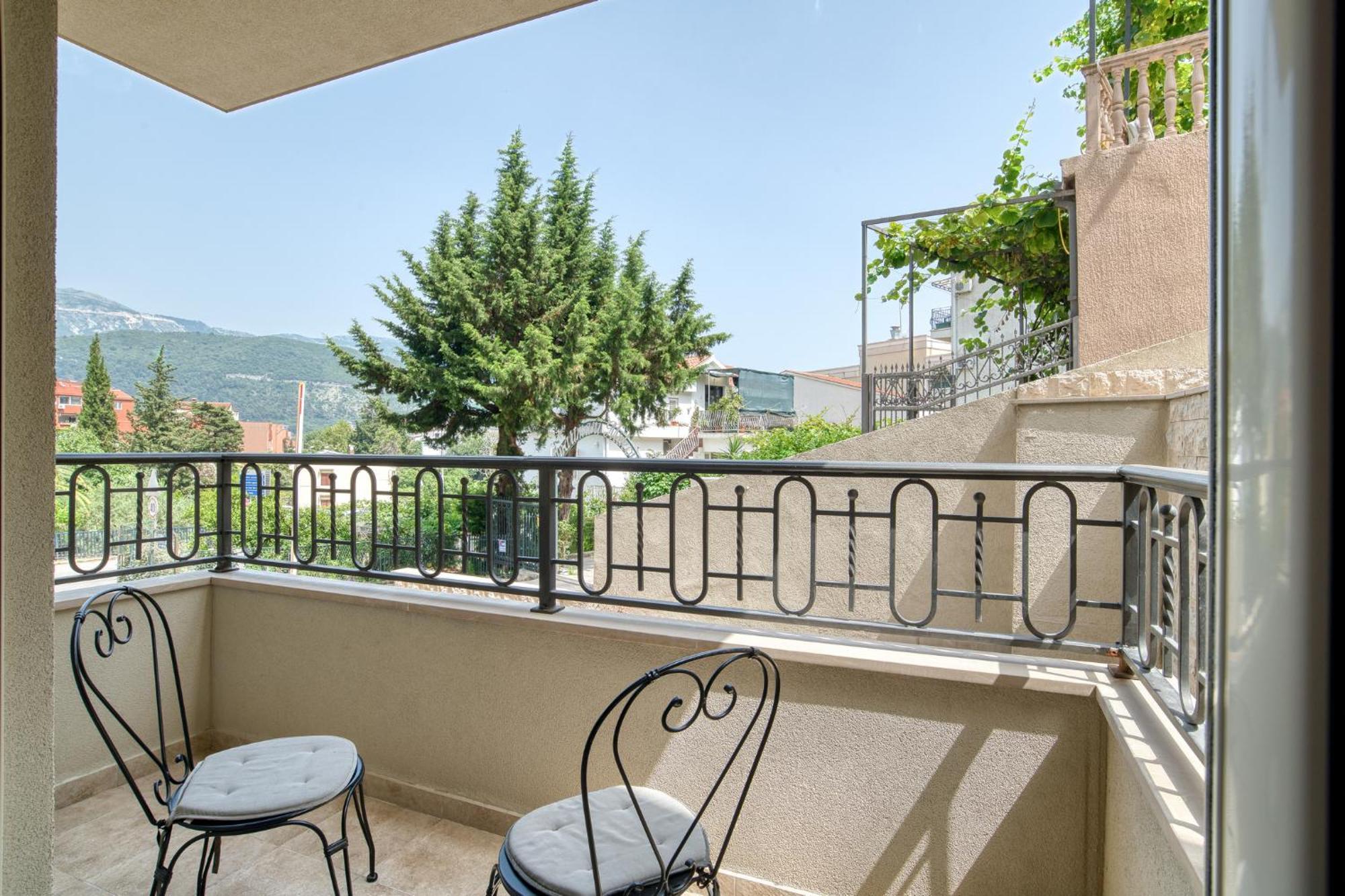 Ap Royal Oak - 2 Bedroom Apartment In Budua Esterno foto