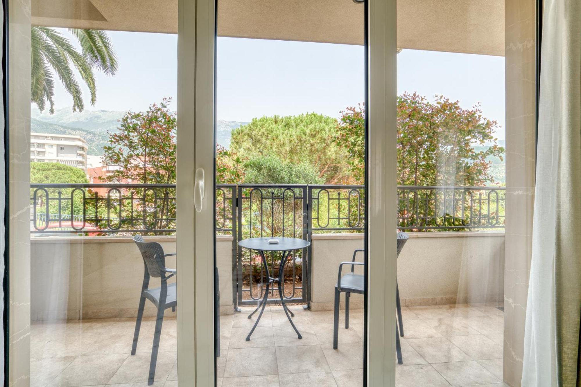 Ap Royal Oak - 2 Bedroom Apartment In Budua Esterno foto