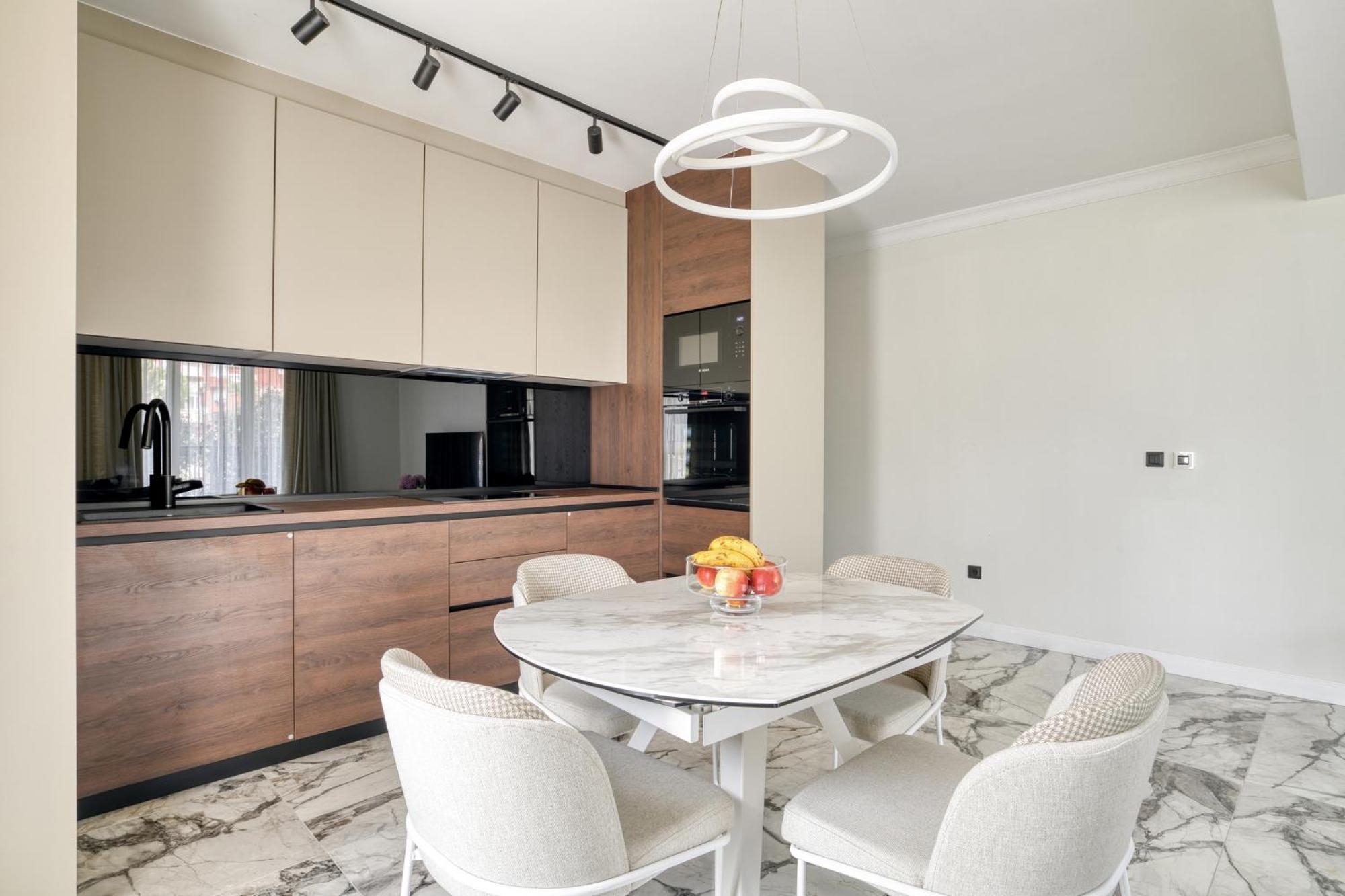 Ap Royal Oak - 2 Bedroom Apartment In Budua Esterno foto