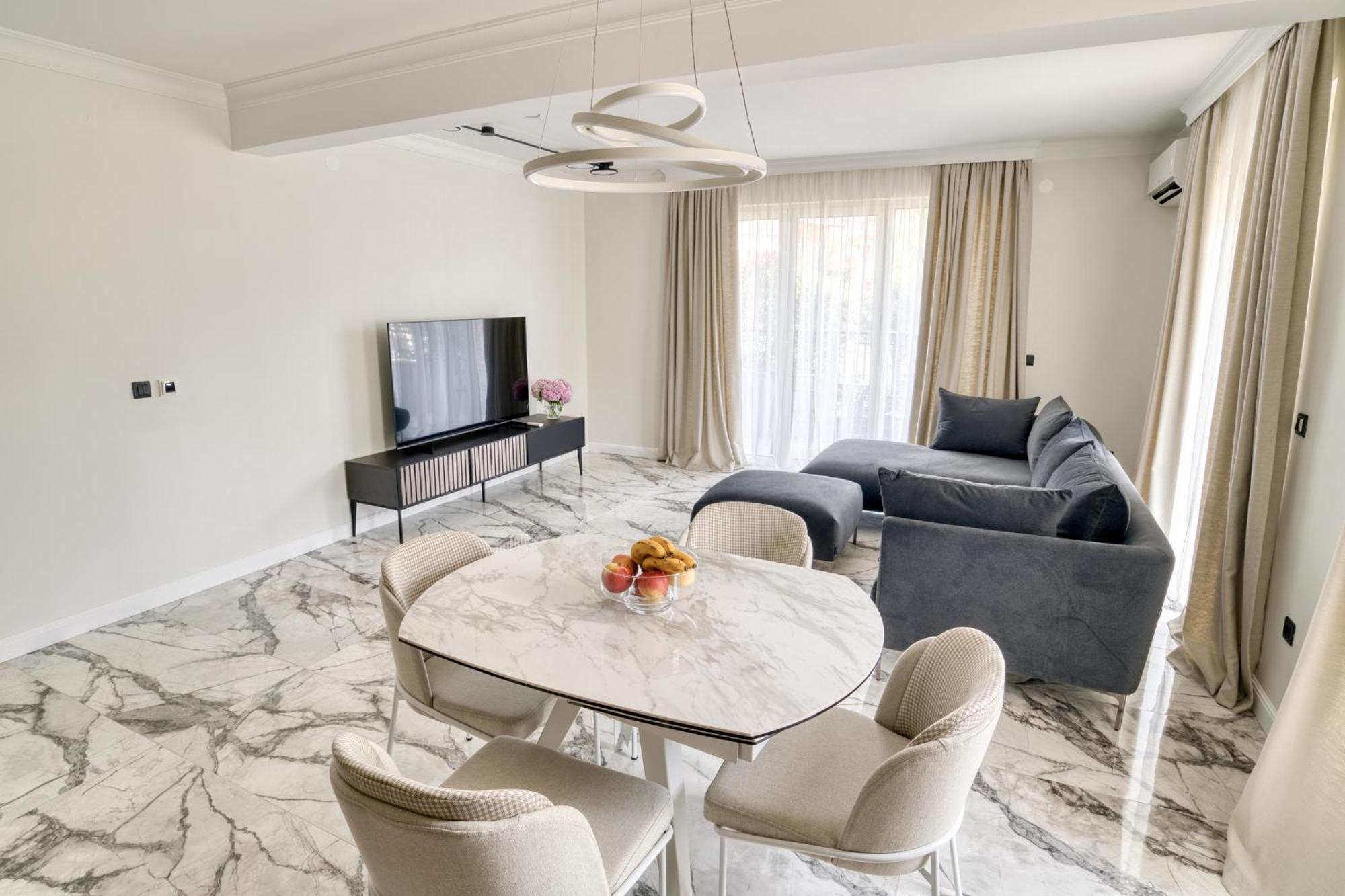 Ap Royal Oak - 2 Bedroom Apartment In Budua Esterno foto