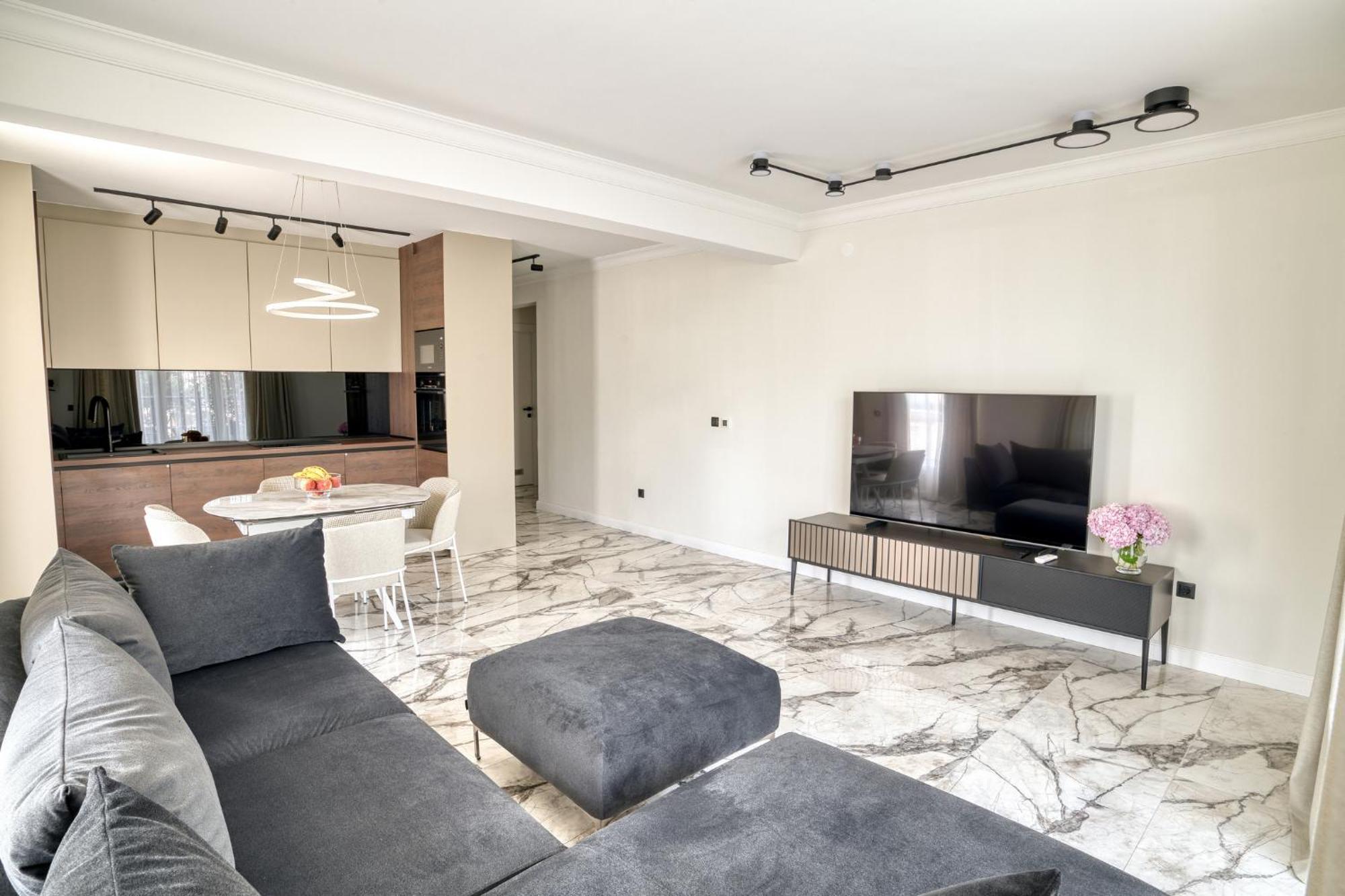 Ap Royal Oak - 2 Bedroom Apartment In Budua Esterno foto